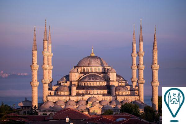 Dini Miras: Tarihi Camileri ve Dini Mekanları Ziyaret Etmek
